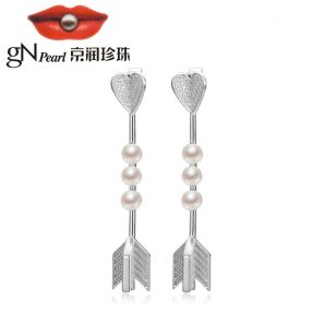 京润 一箭倾心 4-5mm馒头形 925银镶白色淡水珍珠耳钉 送女友